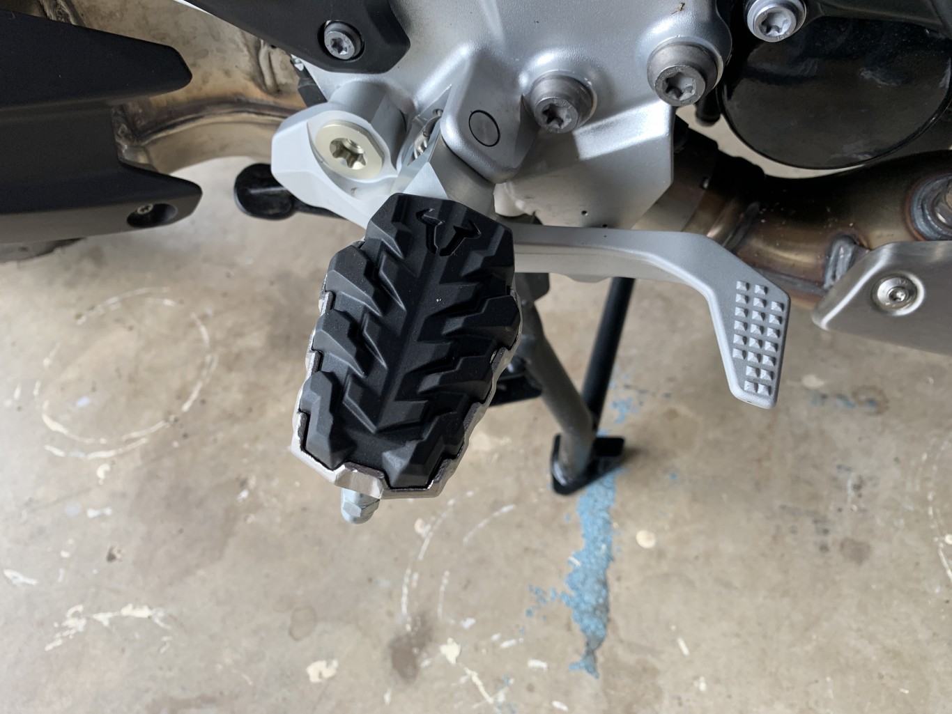 Foot Pegs Modifications, Accessories, and Appearance F900XR